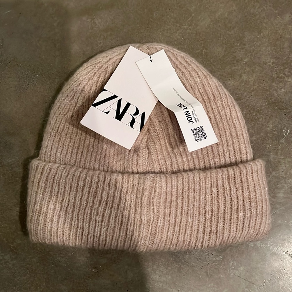 COPY - NWT ZARA beige beenie